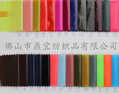 轻薄之外的革新之美 羽绒服拥抱亮光科技面料